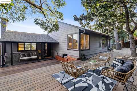8055 McCormick Ave, Oakland, CA 94605