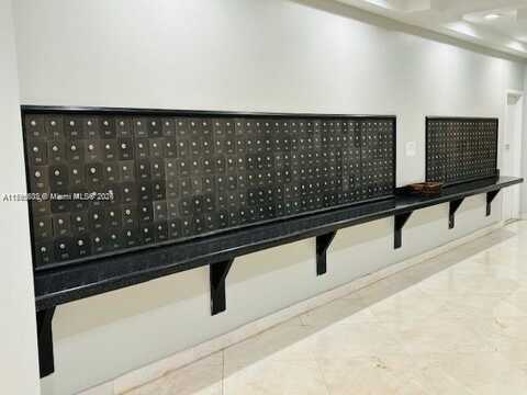 2780 NE 183rd St, Aventura, FL 33160