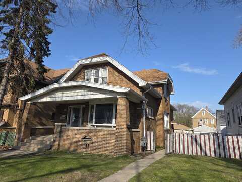 3024 S 9th St, Milwaukee, WI 53215