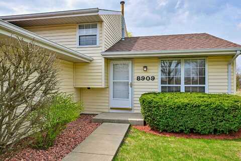 8909 N 70th St, Milwaukee, WI 53223