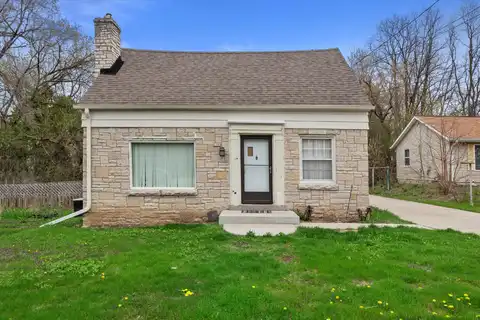 8104 N 44th St, Brown Deer, WI 53223
