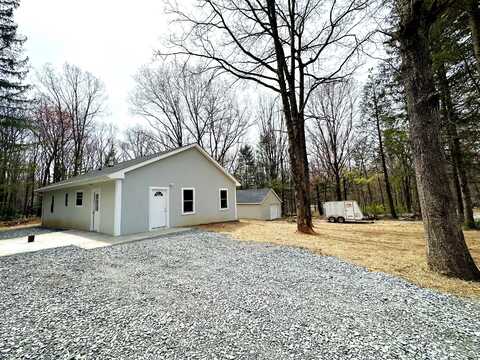 406 Semmel Road, Effort, PA 18330