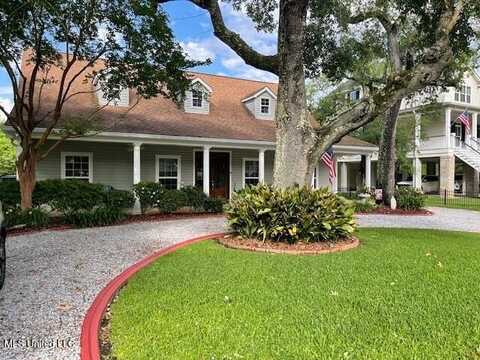 112 Bienville Drive, Waveland, MS 39576