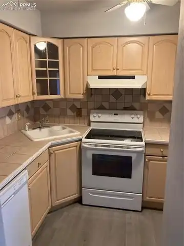 1708 Sawyer Way, Colorado Springs, CO 80915