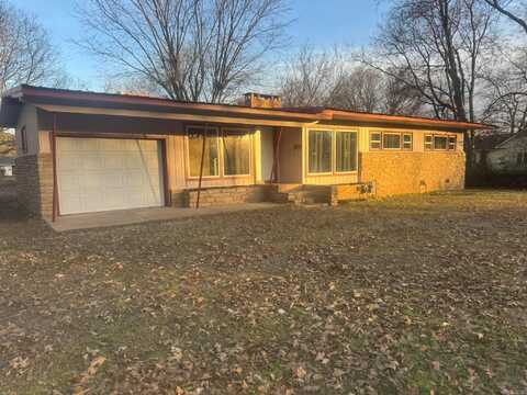 416 N 3Rd St, Ozark, AR 72949