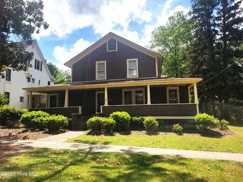 220 E Vermont Avenue, Southern Pines, NC 28387