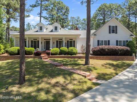 13 Chestnut Court, Pinehurst, NC 28374