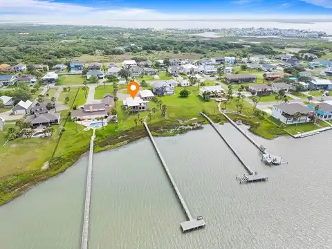 172 Front Street, ROCKPORT, TX 78382