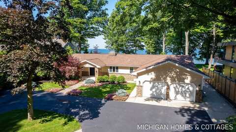 3065 N LAKESHORE DRIVE, HOLLAND, MI 49424
