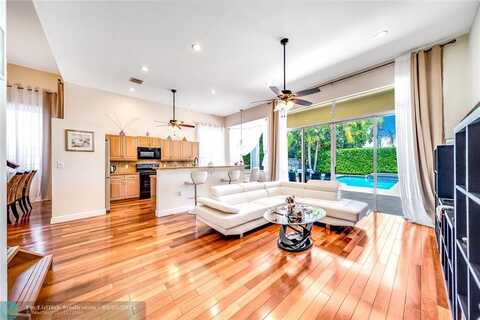1241 S 13th Ave, Hollywood, FL 33019