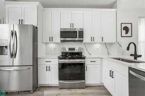 9458 Verona Lakes Blvd, Boynton Beach, FL 33472