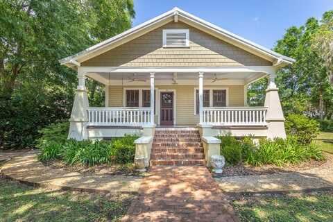 15 8th St, Apalachicola, FL 32320