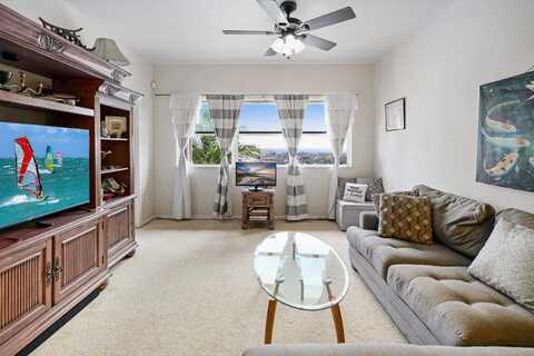 216 Hooulu Ln, Wailuku, HI 96793