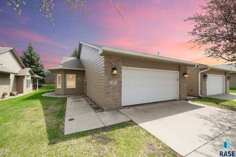 7008 S Hoffman Pl, Sioux Falls, SD 57108
