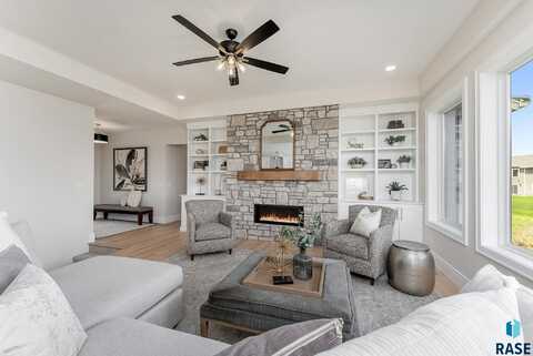 2404 S Galena Ct, Sioux Falls, SD 57110