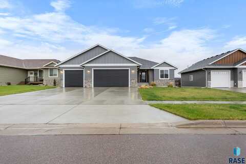 3816 S Home Plate Ave, Sioux Falls, SD 57110