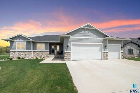 922 Johnson Creek Ct, Harrisburg, SD 57032