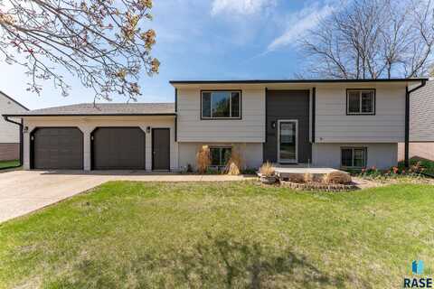 5524 W Deer Creek Dr, Sioux Falls, SD 57106