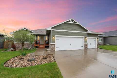 4005 S Home Plate Ave, Sioux Falls, SD 57110