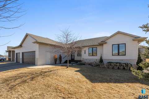 6801 E Steamboat Trl, Sioux Falls, SD 57110