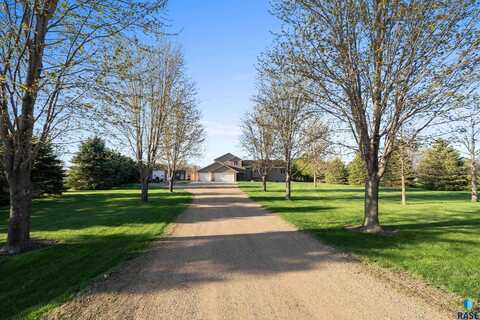 47908 Oak Ridge Pl, Harrisburg, SD 57032
