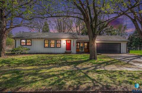 5600 W Circle Dr, Sioux Falls, SD 57106