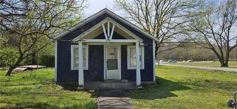 714 Tahlequah ST, Siloam Springs, AR 72761