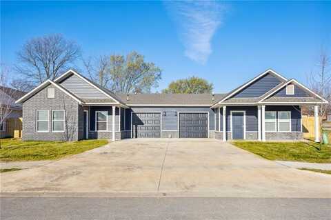 900 Valley Oaks LN, Centerton, AR 72719