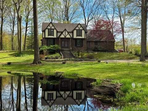 55535 WOODY Lane, South Lyon, MI 48178