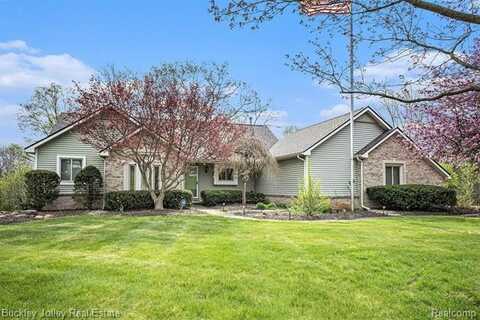 7718 THUNDER BAY Drive, Pinckney, MI 48169