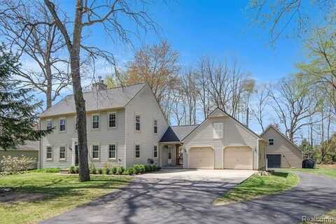682 FOXFIRE Drive, Howell, MI 48843