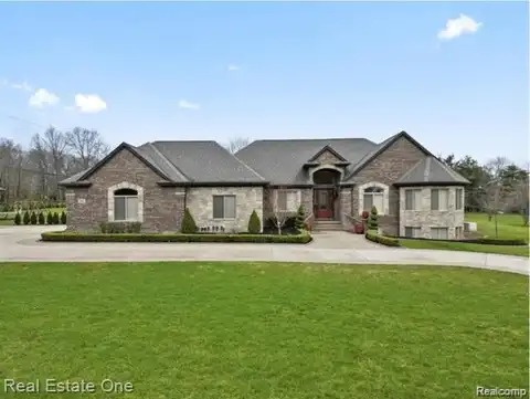 3960 Harvest Creek Court, Rochester, MI 48306