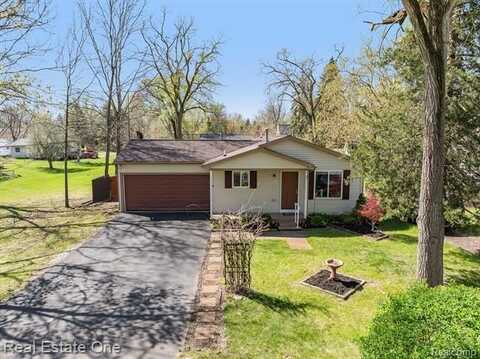 642 E HAMBURG Street, Pinckney, MI 48169