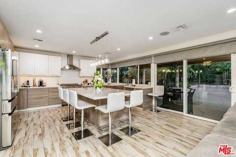 19715 Greenbriar Dr, Tarzana, CA 91356