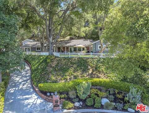 15601 Woodfield Pl, Sherman Oaks, CA 91403