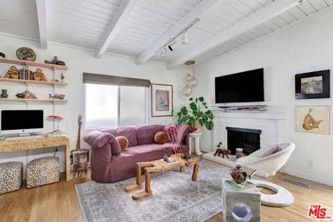 10623 Woodward Ave, Sunland, CA 91040