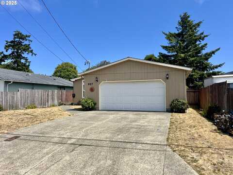 927 AUGUSTINE AVE, Coos Bay, OR 97420