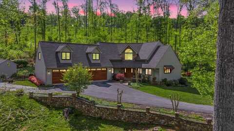 122 Gravelly Ridge RD, Troutville, VA 24175