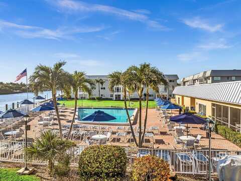 27 Colonial Club 105 Drive, Boynton Beach, FL 33435