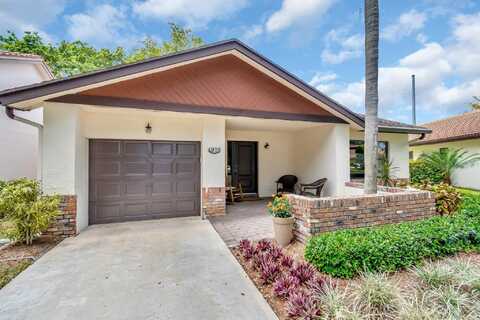 4976 Boxwood Circle, Boynton Beach, FL 33436