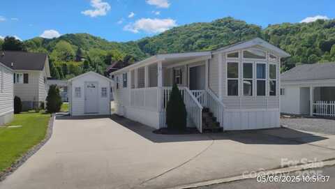 21 Strollers Lane, Waynesville, NC 28785