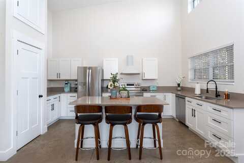 25 Nelon Road, Asheville, NC 28804