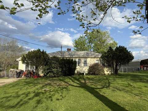 29 Sampson Rd, Charlton, MA 01507