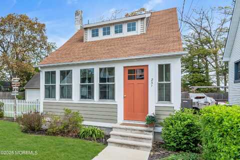 231 E Lakewood Avenue, Ocean Gate, NJ 08740