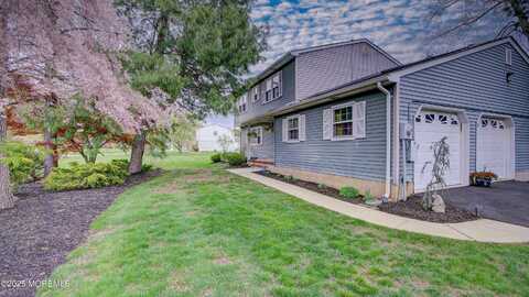 17 Florence Drive, Monroe, NJ 08831