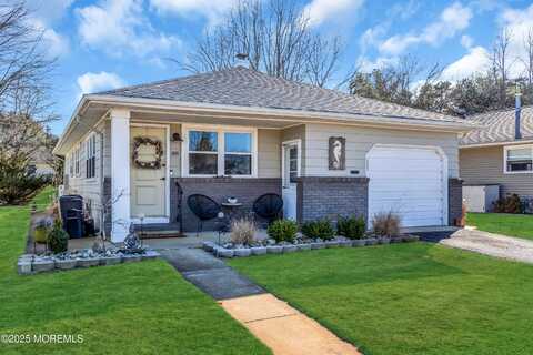 88 Guadeloupe Drive, Toms River, NJ 08757