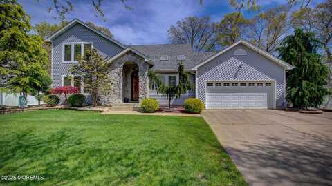 4 Weasel Creek Court, Howell, NJ 07731