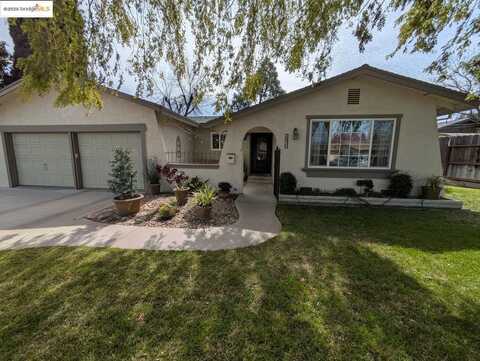 2430 Mira Flores DR, Turlock, CA 95380