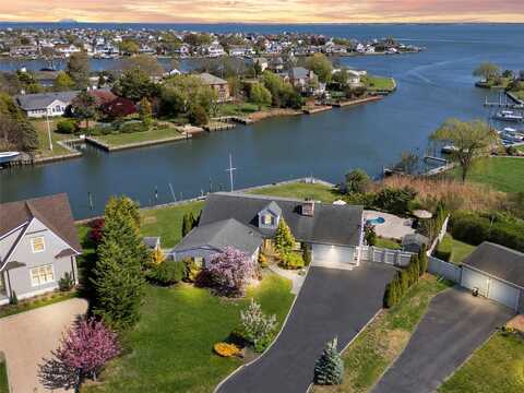 17 Harbour Road, Babylon, NY 11702