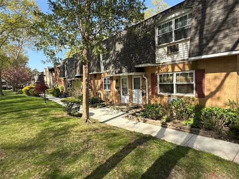 11 Glen Hollow, Holtsville, NY 11742